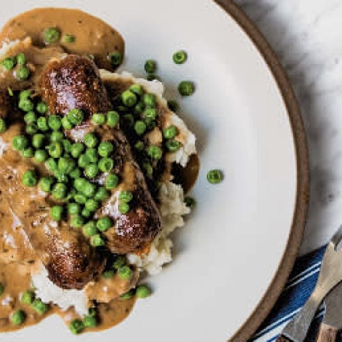Quorn sausages, potatoes, veg & gravy
