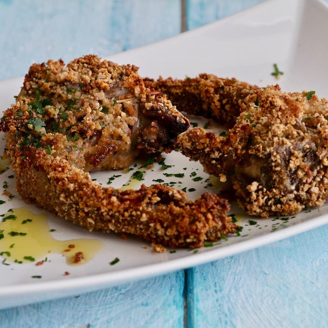 Costolette di agnello panate al forno profumate agli agrumi ed erbe aromatiche
