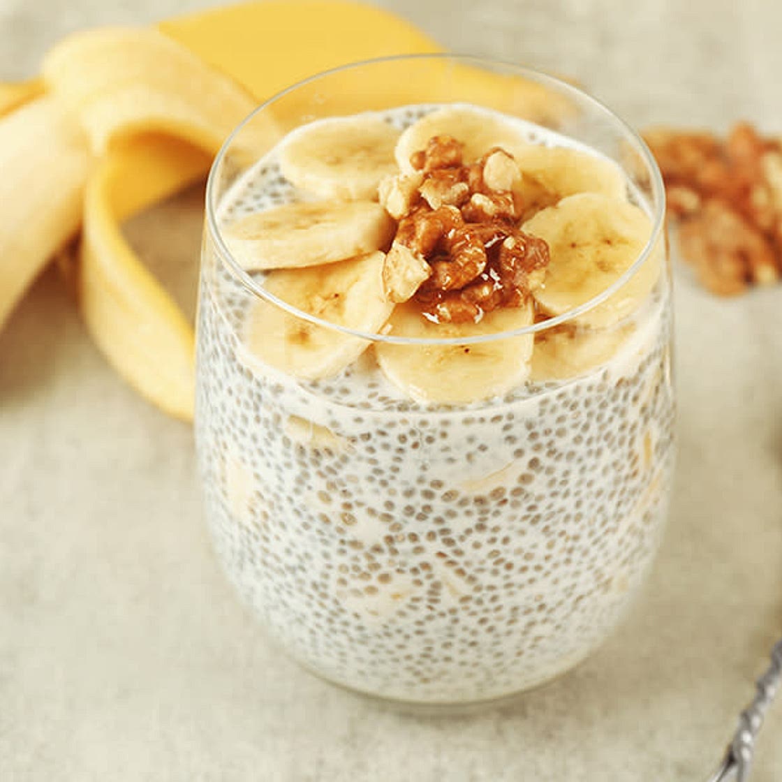 Chia pudding - banana + walnuts