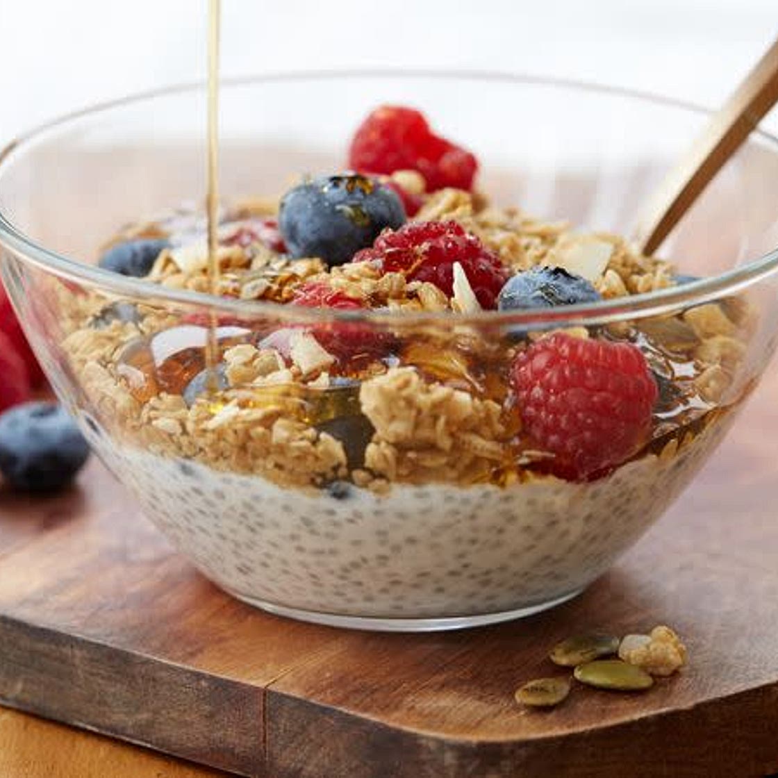 Chia pudding - berries + granola