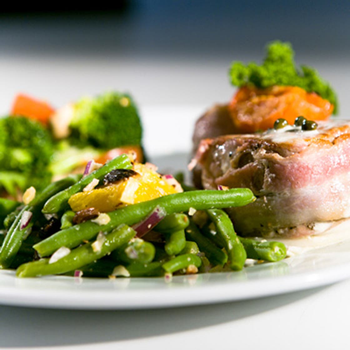 Salade de haricots verts, lardons et tomates
