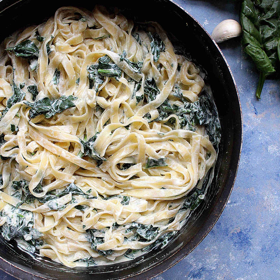 Tagliatelles crémeuses à la ricotta et aux épinards frais