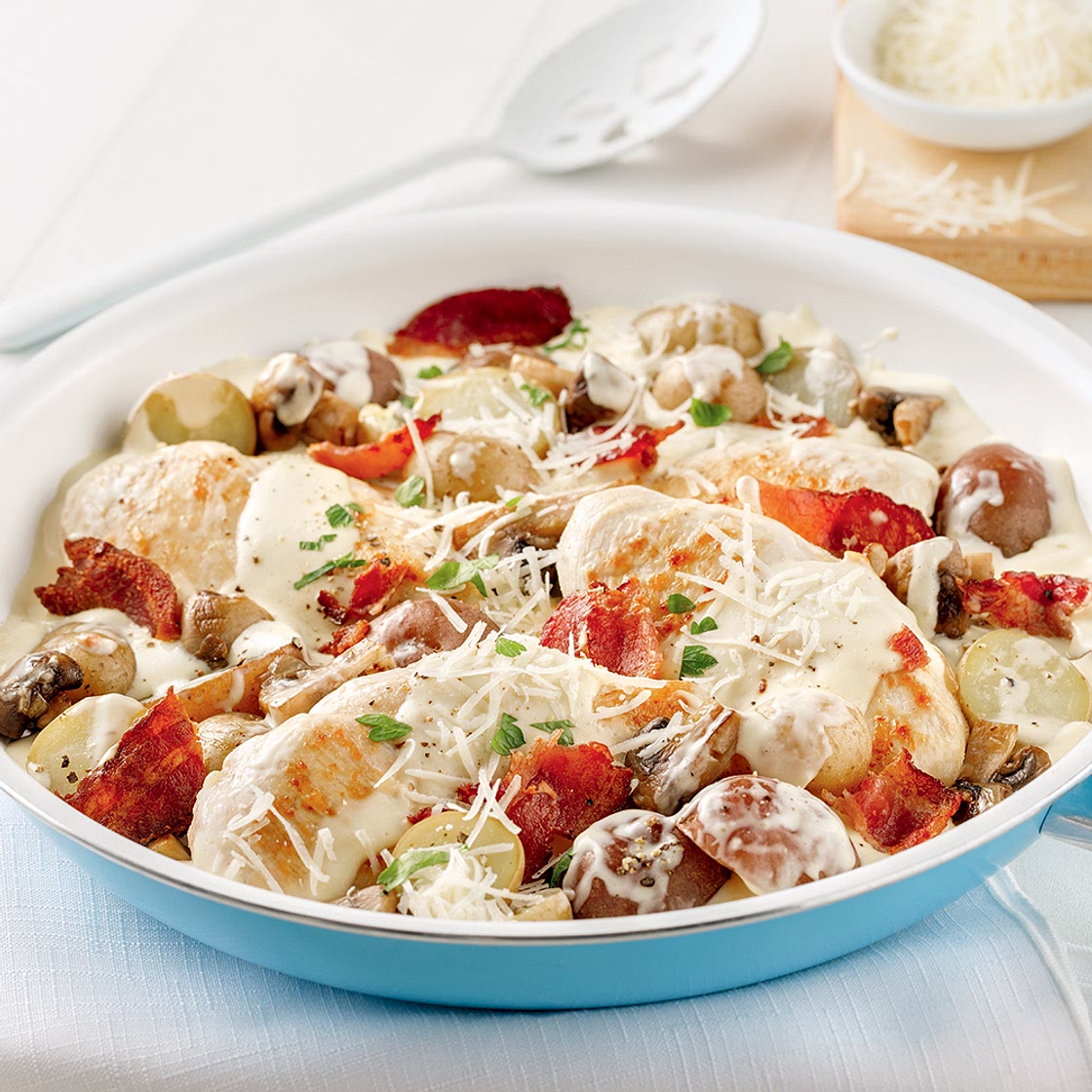 Poêlée de pommes de terre et poulet carbonara au bacon