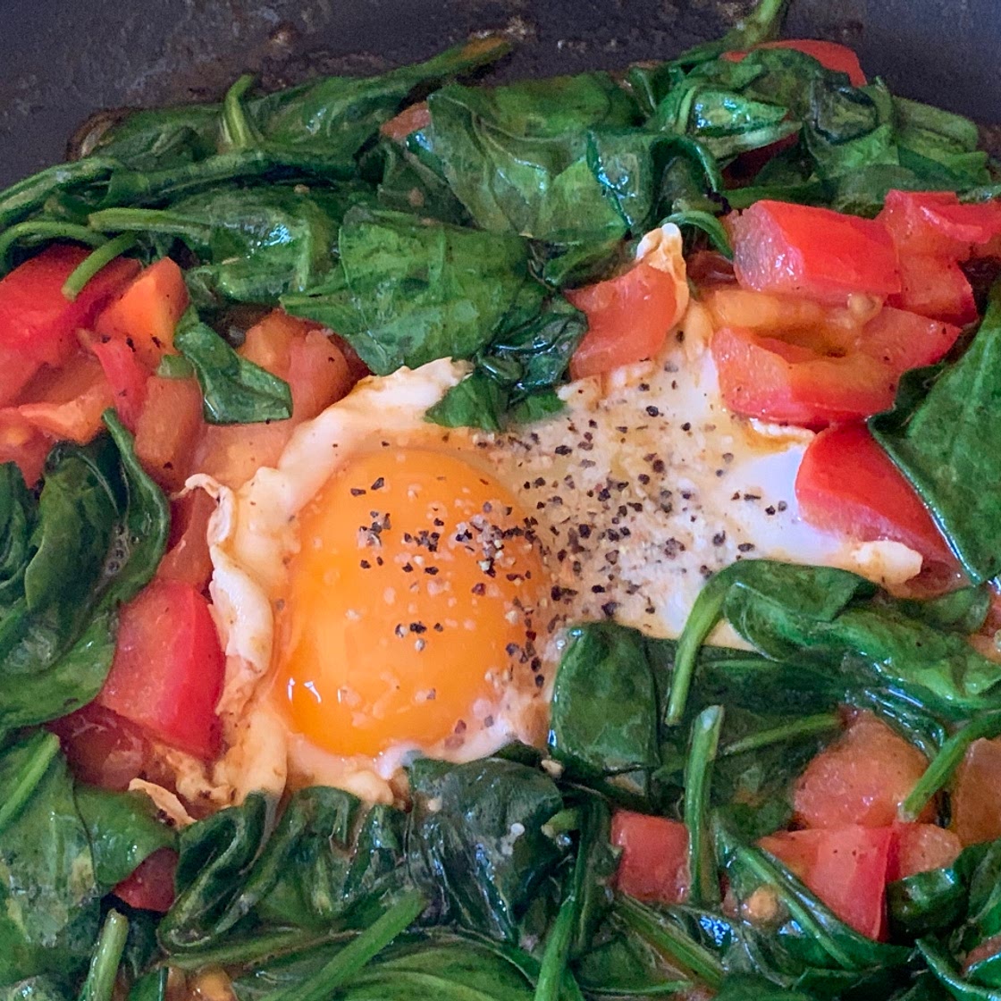 Spinach and tomato shakshuka (low sodium low carb)