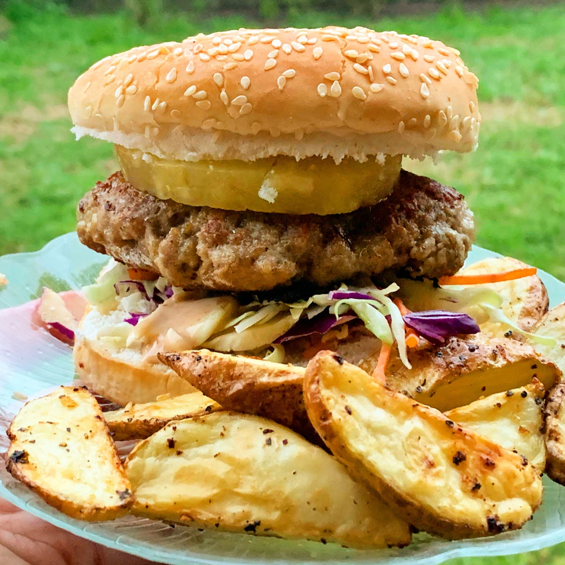 Jamaican pork burger with grilled pineapple (low sodium)