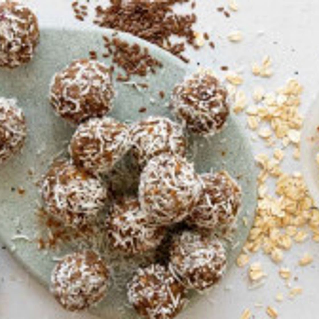 APPLE AND CINNAMON BLISS BALLS