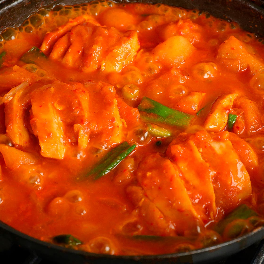 Dakbokkeumtang