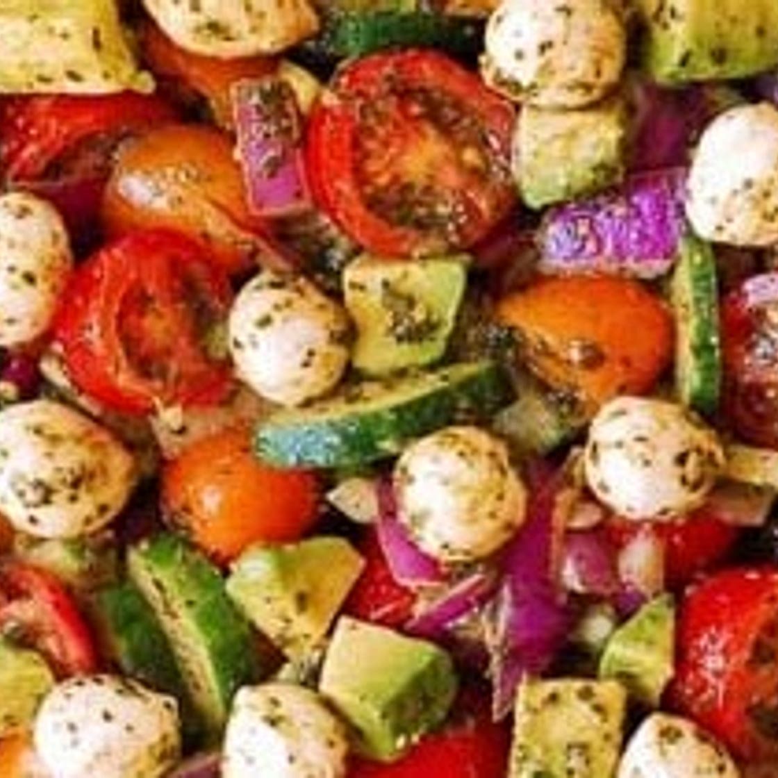 AVOCADO SALAD WITH TOMATOES, MOZZARELLA, BASIL PESTO