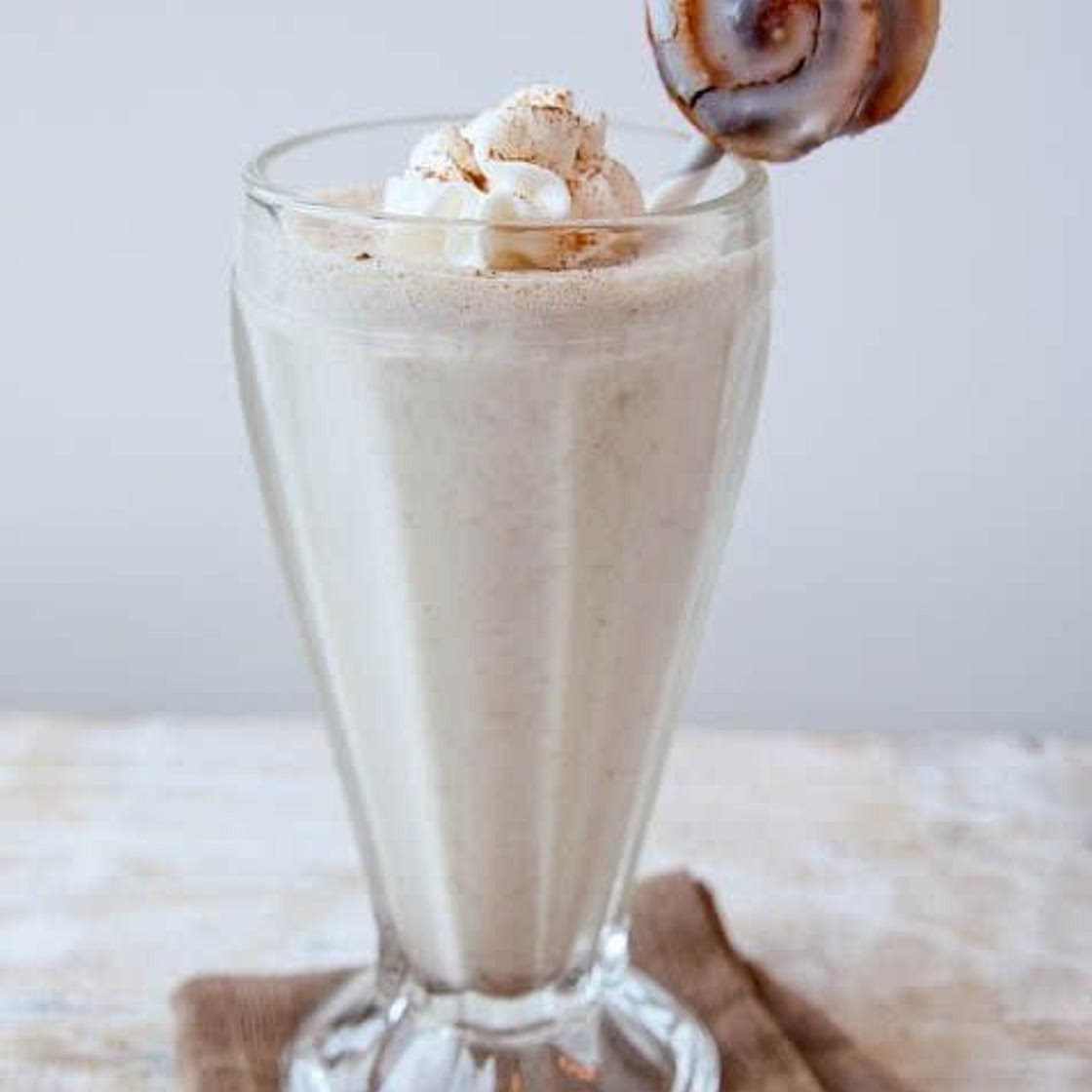 Cinnamon role milkshake 