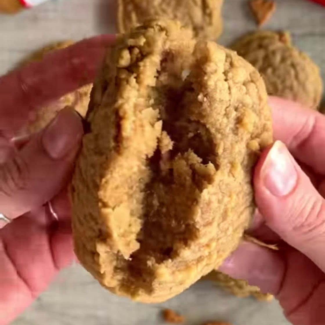 Biscoff cloud cookies 