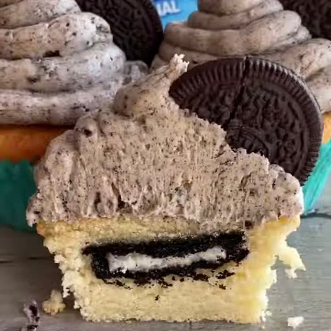 Oreo surprise cupcake 