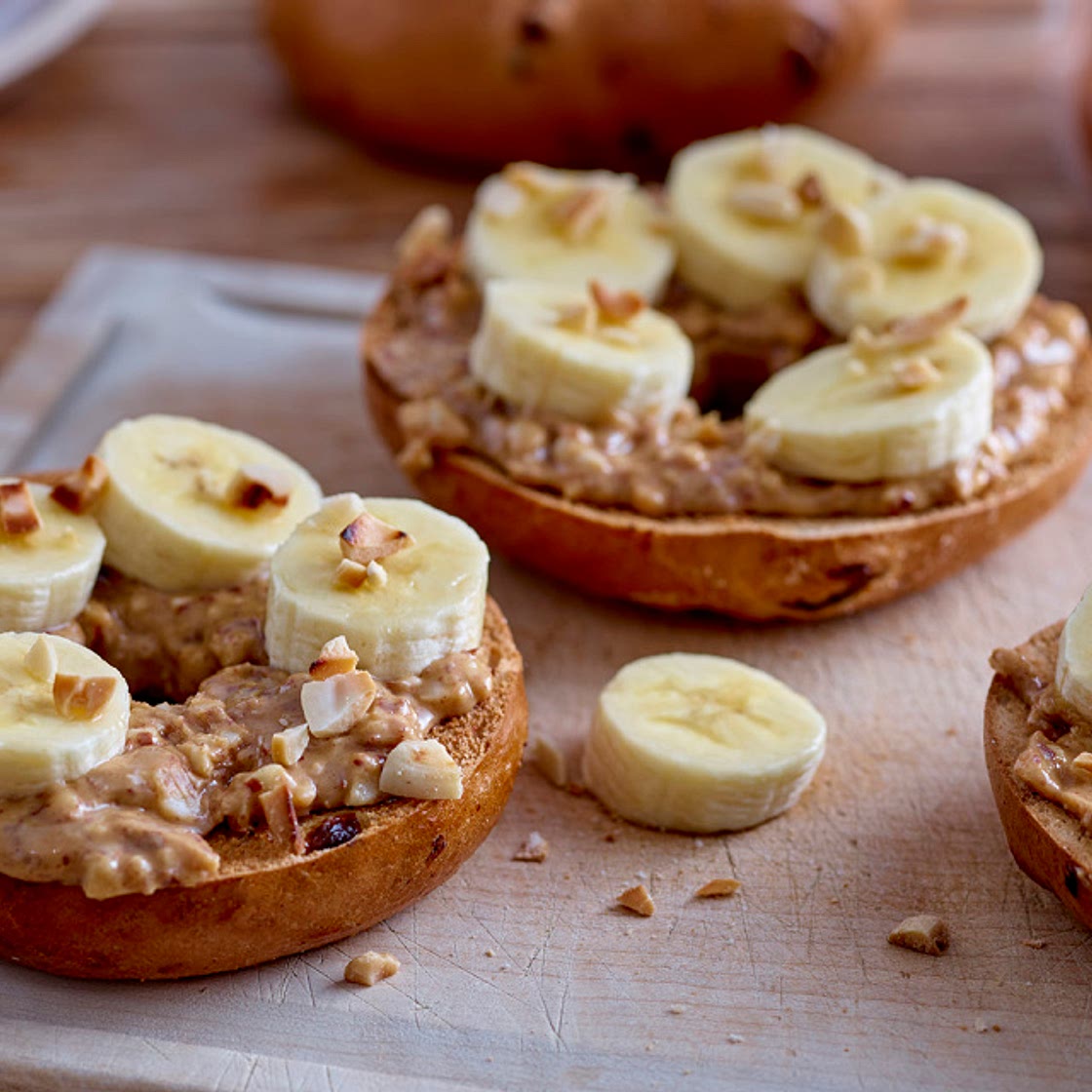 Bagel à la banane et au beurre de cacahuète
