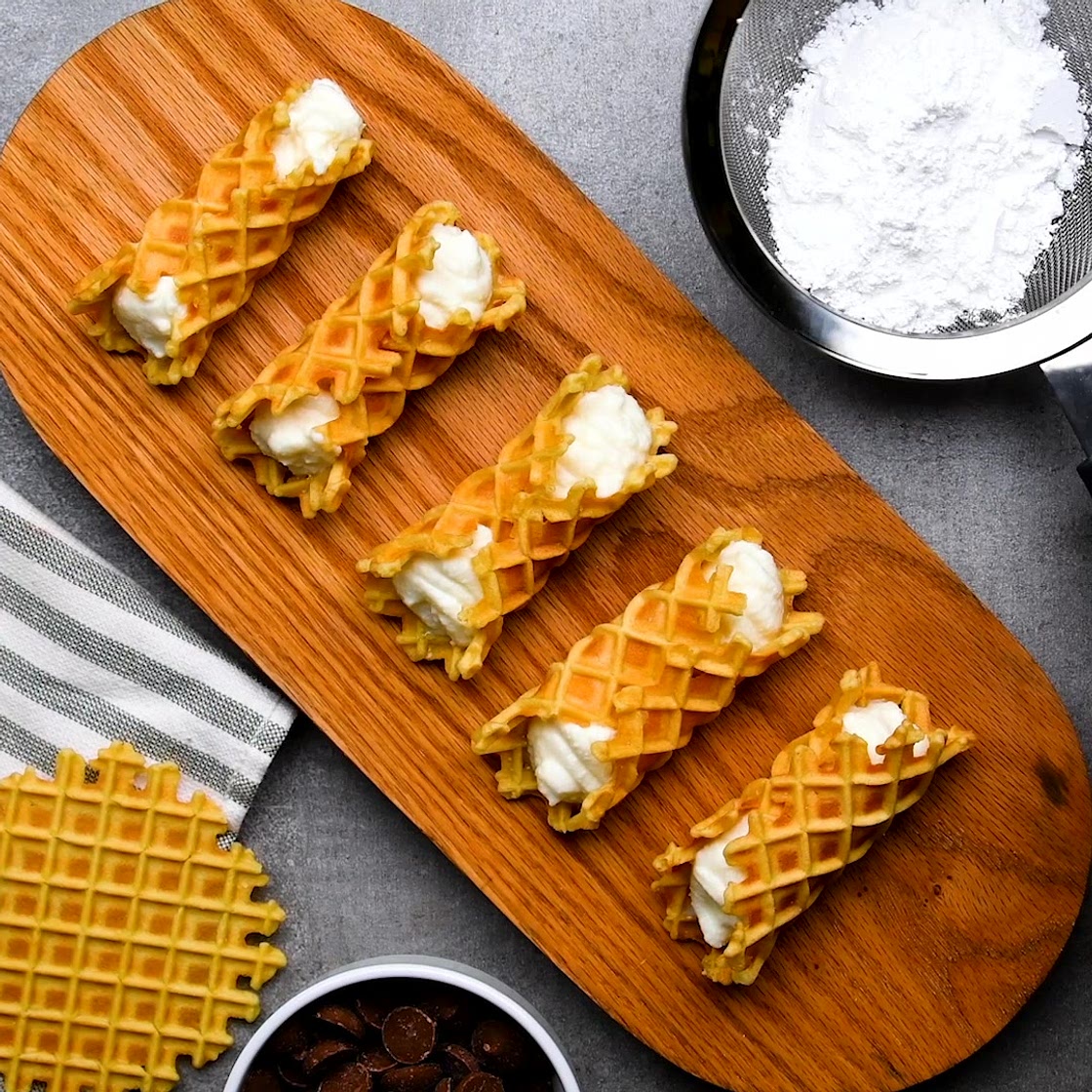 Easy Pizzelle Cannolis