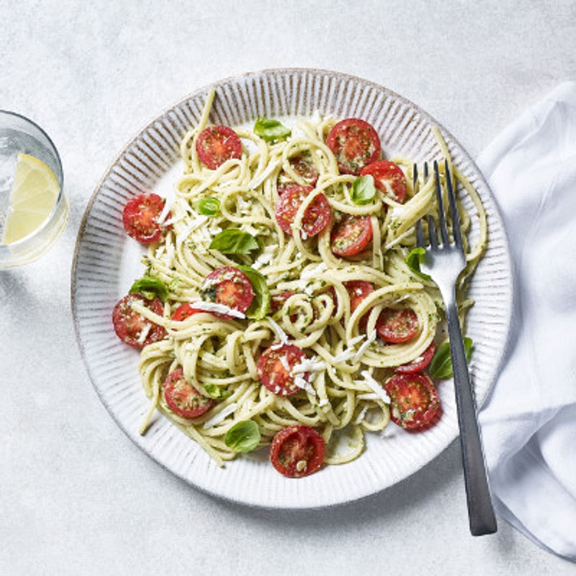 Pesto linguine with cherry tomatoes & halloumi