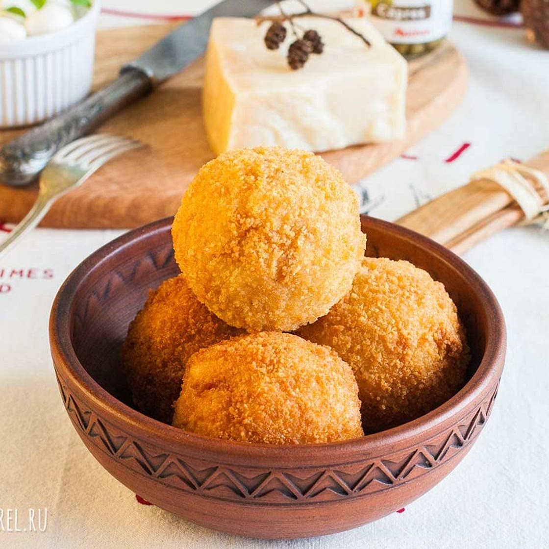 Arancini with mozzarellas 