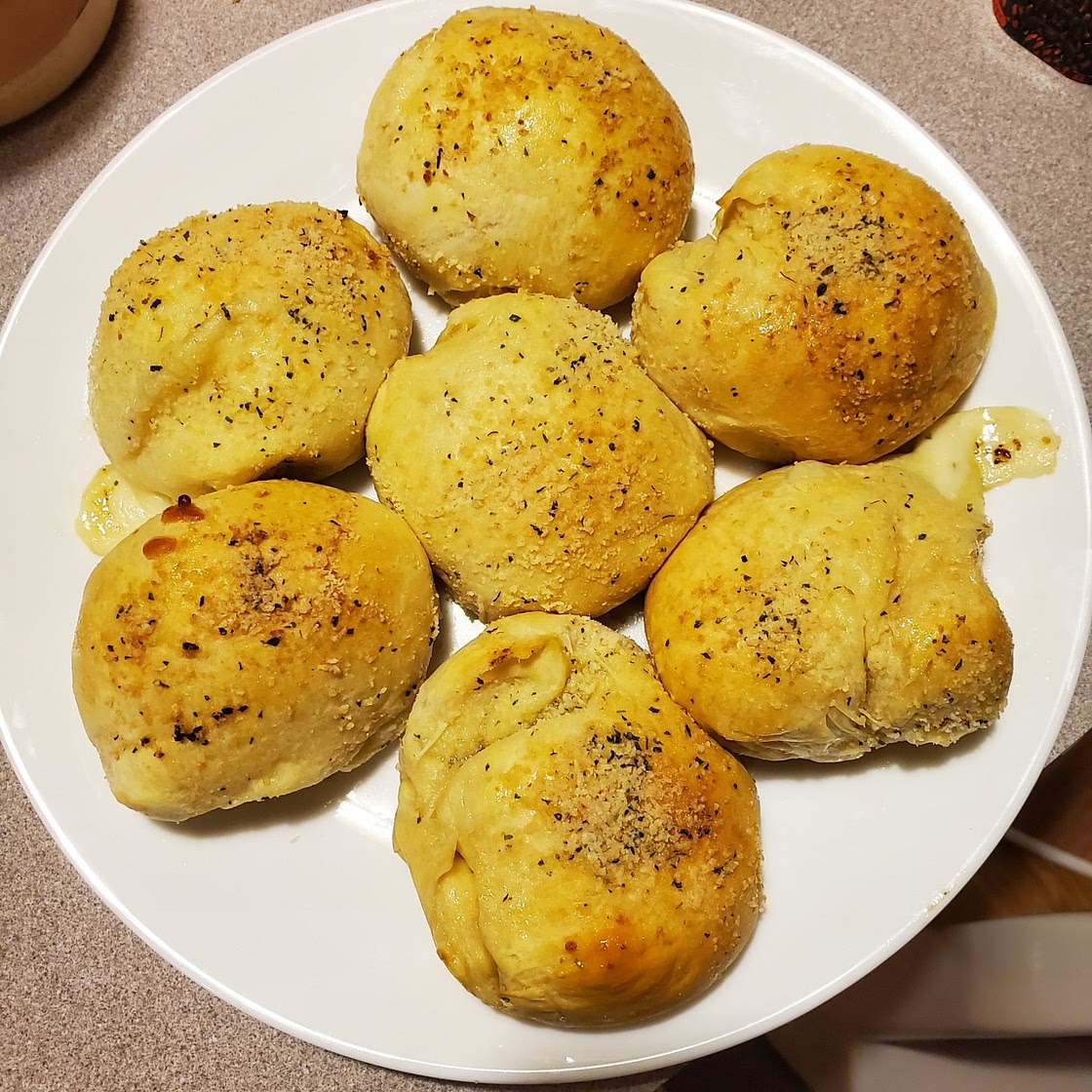 STUFFED GARLIC KNOTS /W HONEY BUTTER GLAZE.