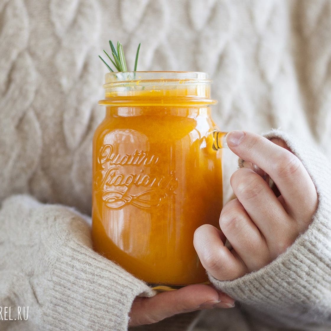 Hot drink with ginger and rosemary 