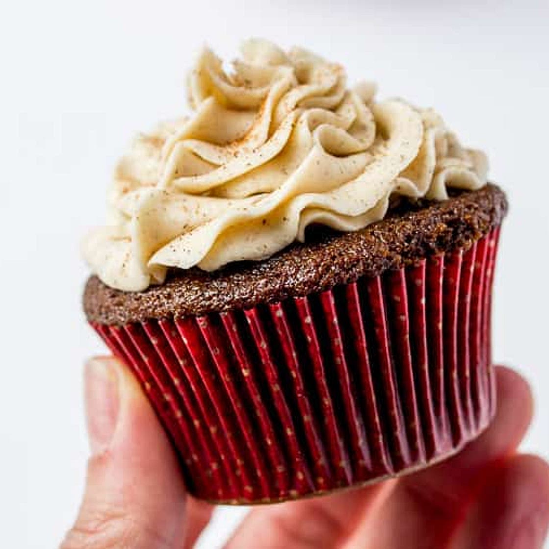 Gingerbread Cupcakes with Cinnamon Vanilla Buttercream Frosting