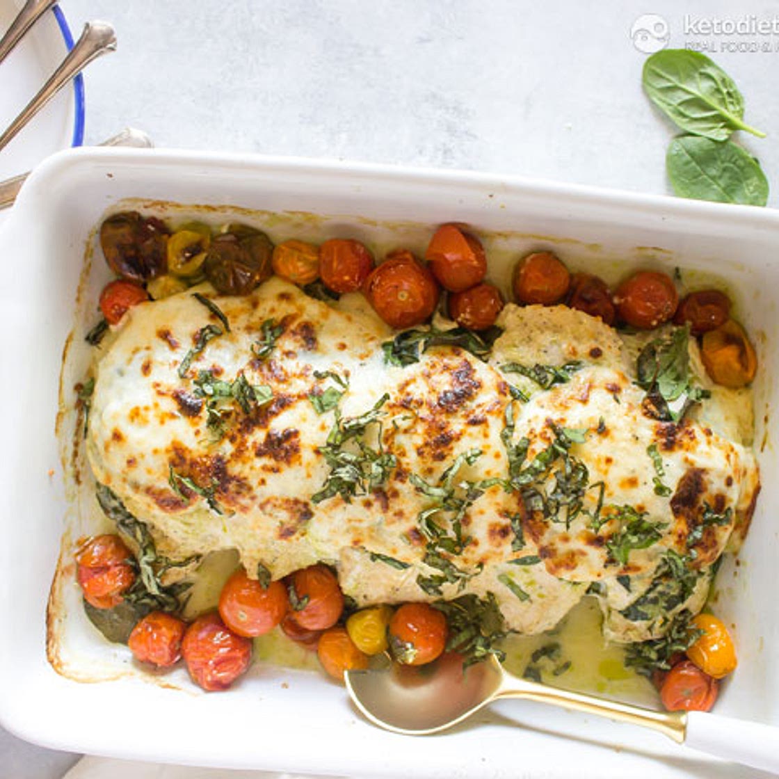 Low-Carb Pesto Caprese Chicken Casserole