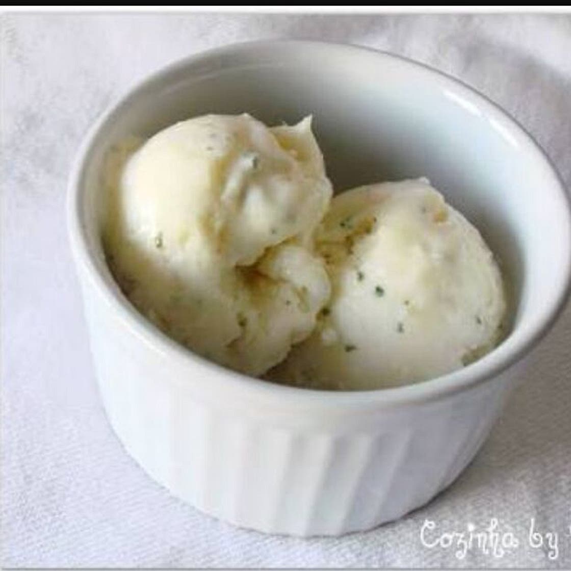 Doce de abacaxi com hortelã