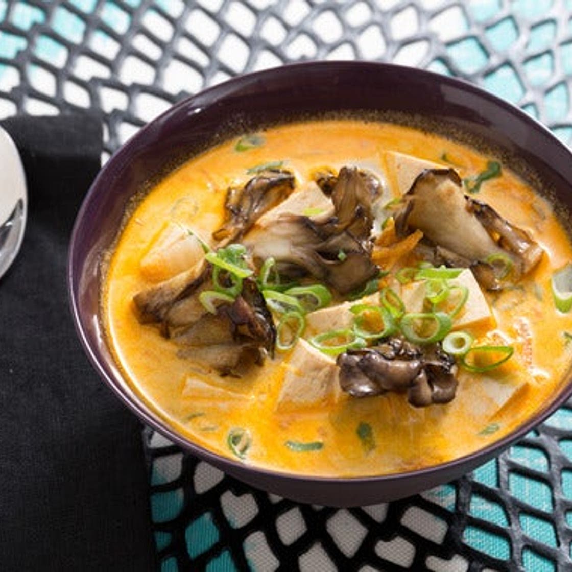 Vegetarian Tom Yum Soup with Napa Cabbage & Tofu