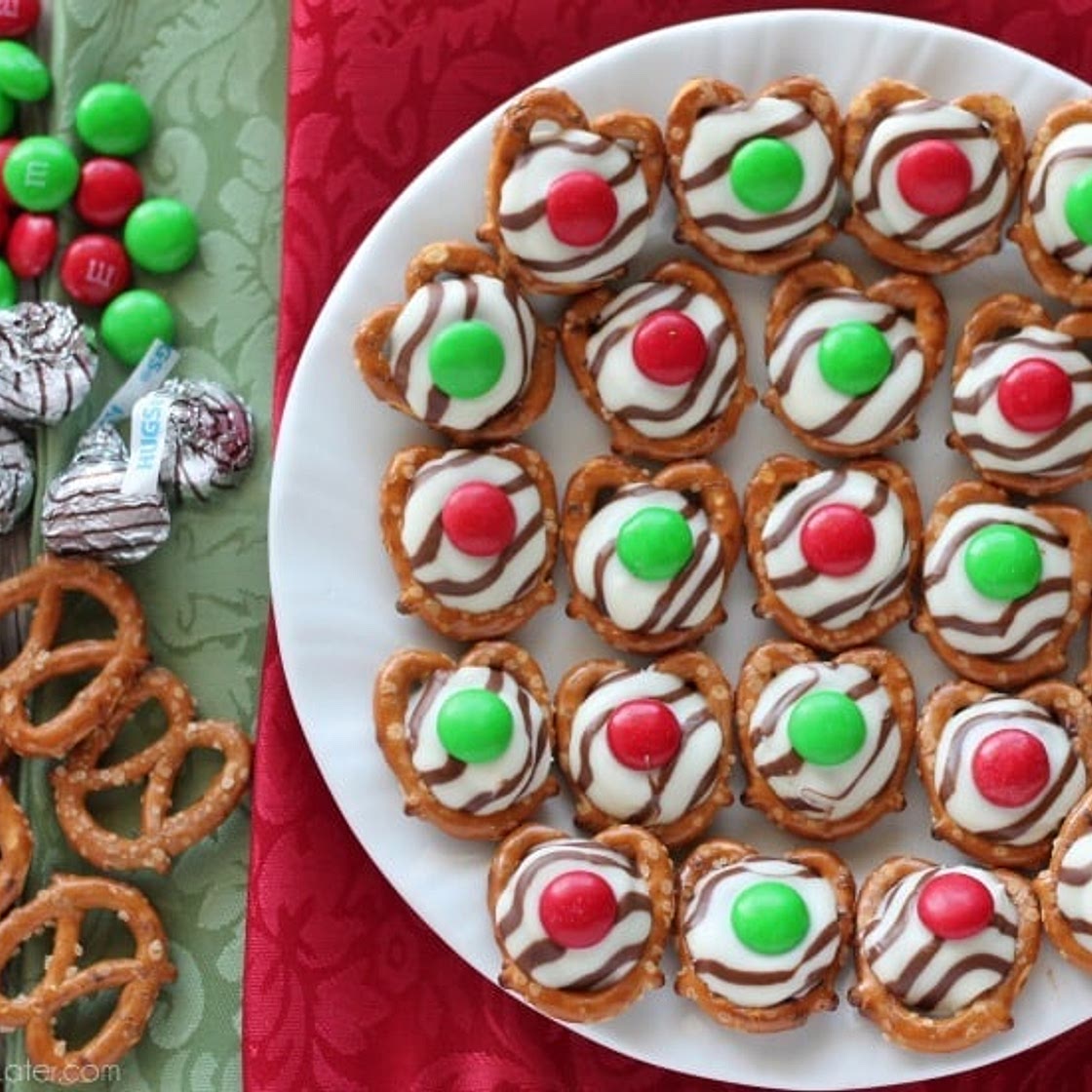 Christmas Pretzel Hugs