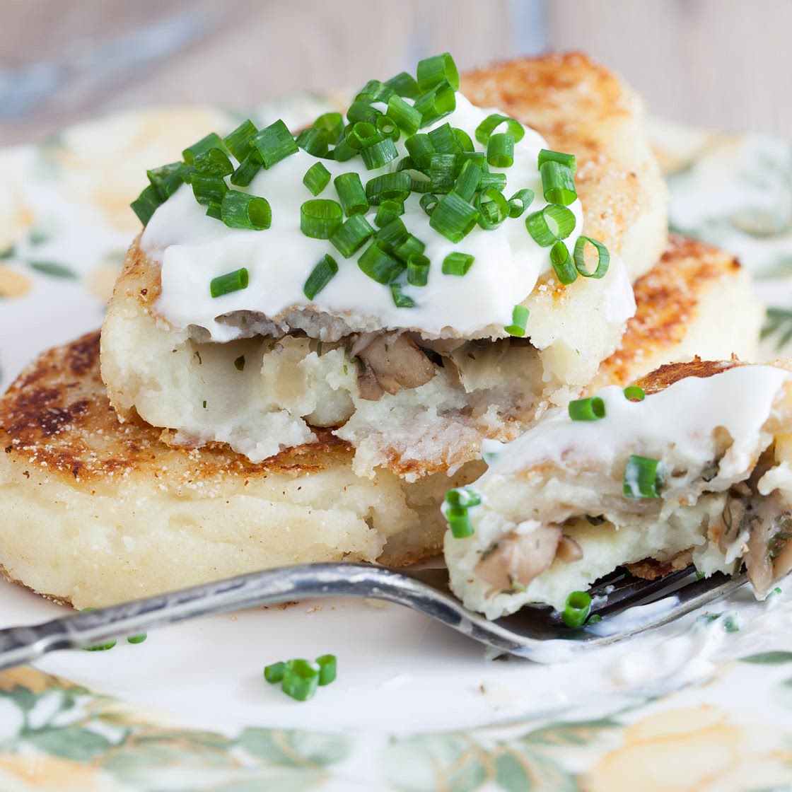 Kartofelnye Zrazy - Potato Cutlets Stuffed with Mushrooms