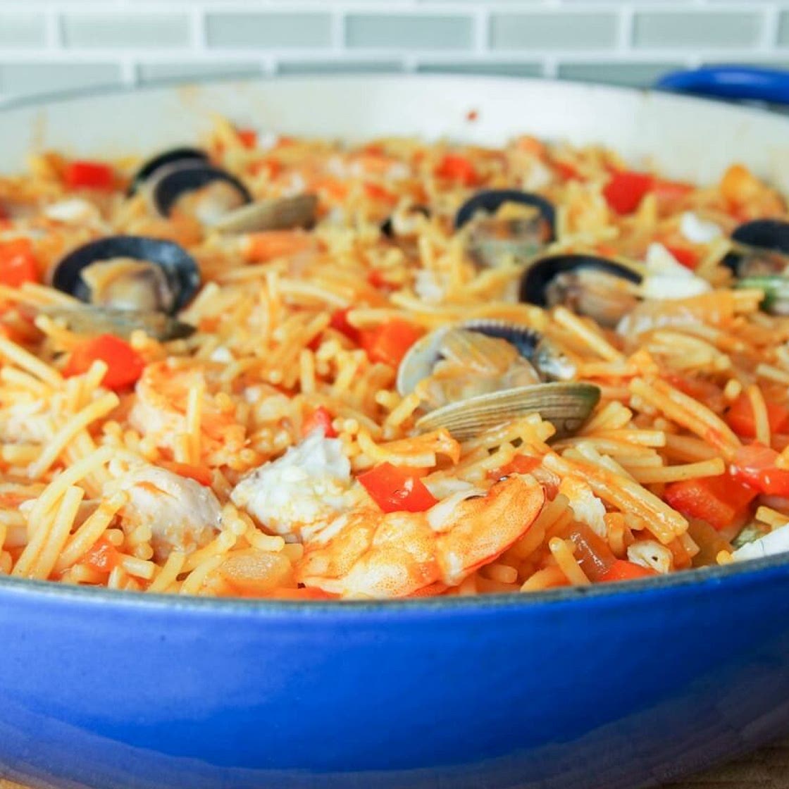 Fideua (pasta paella)