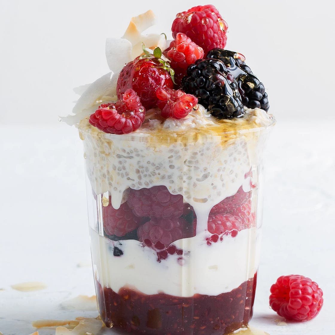 Berry overnight oats