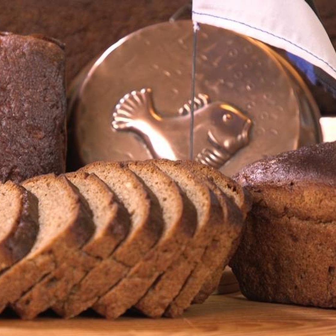 Baking Bread: Black Bread from Estonia | DW | 05.07.2019
