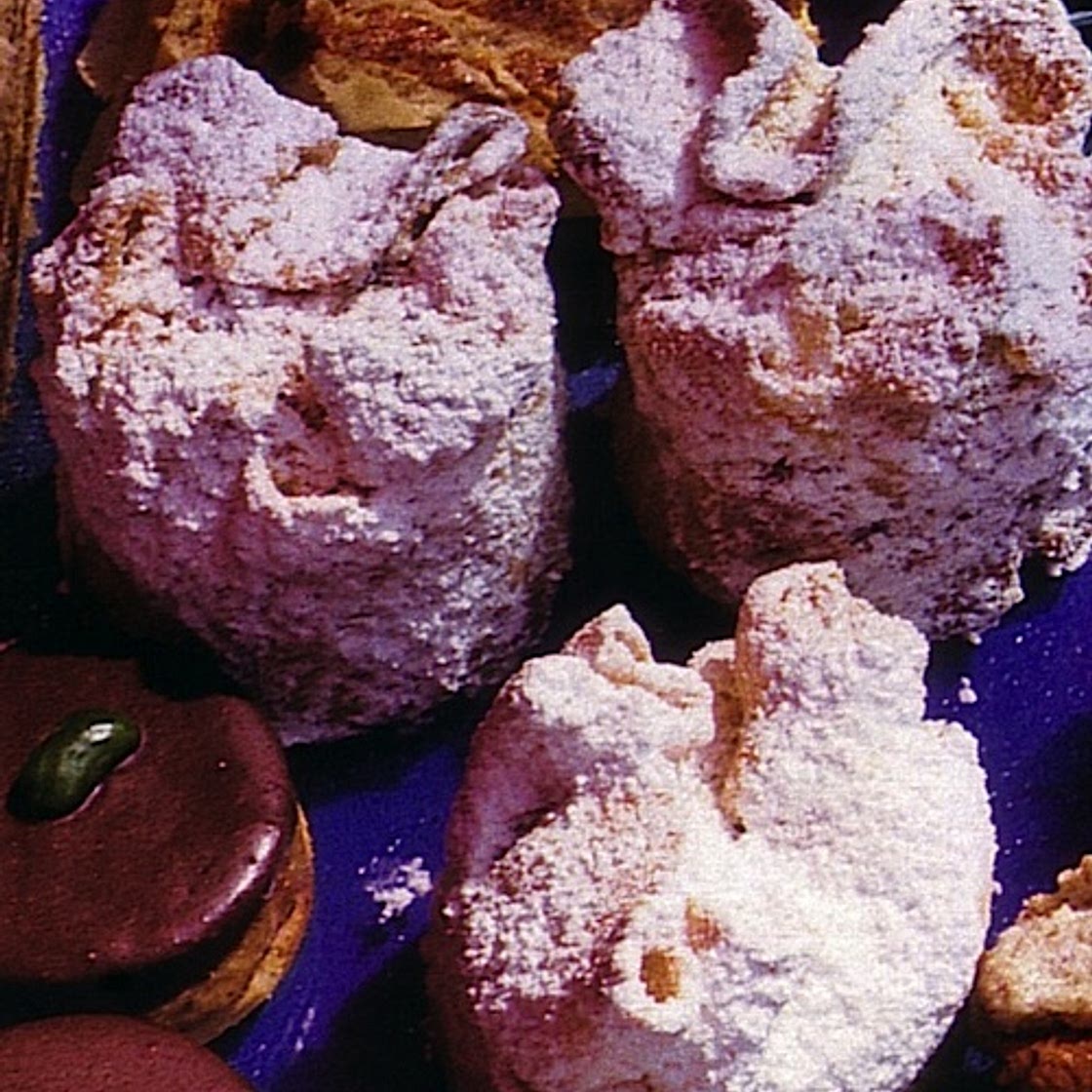 Old Fashioned Filled Almond Christmas Cookies • Best German Recipes