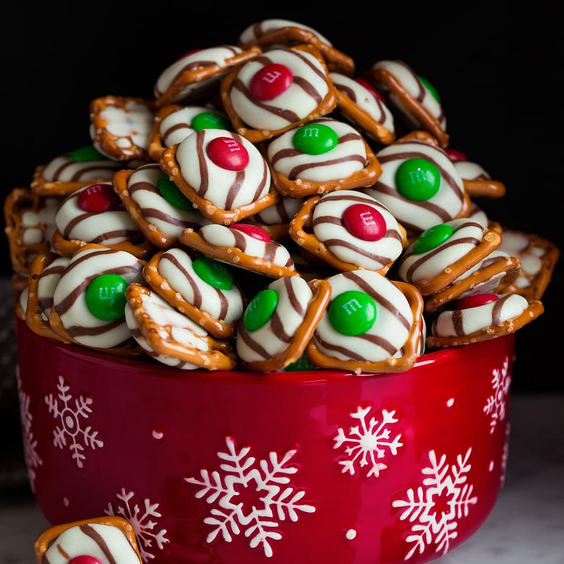 Pretzel M&M Hugs