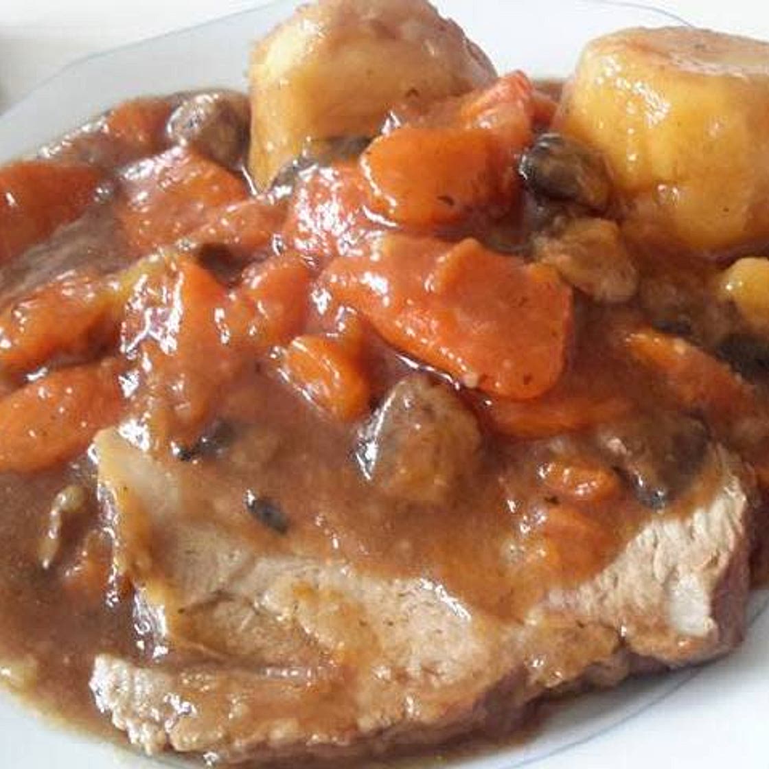 Filetto di maiale al curry con carote e funghi