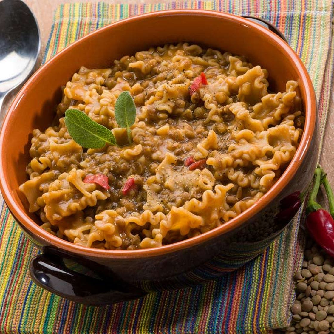 Pasta con lenticchie e alloro e agnello