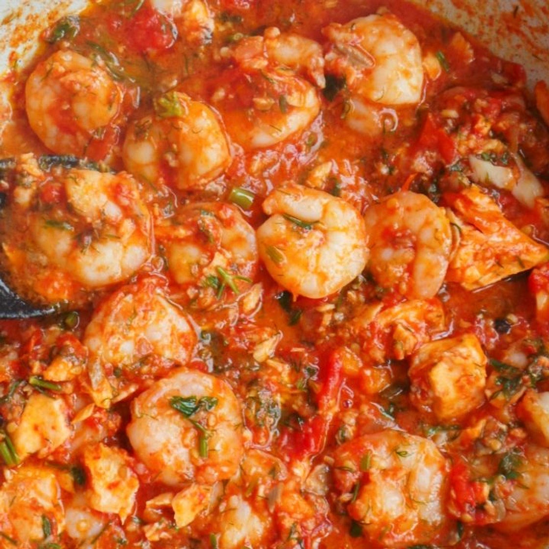15-Minute Garlic Shrimp In Tomato Sauce (5 Ingredients!)