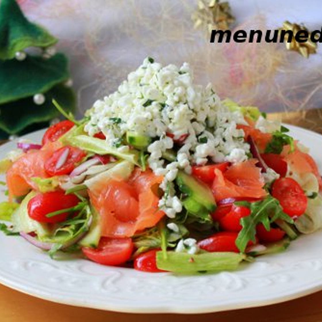 Рецепт салата с красной рыбой и овощами