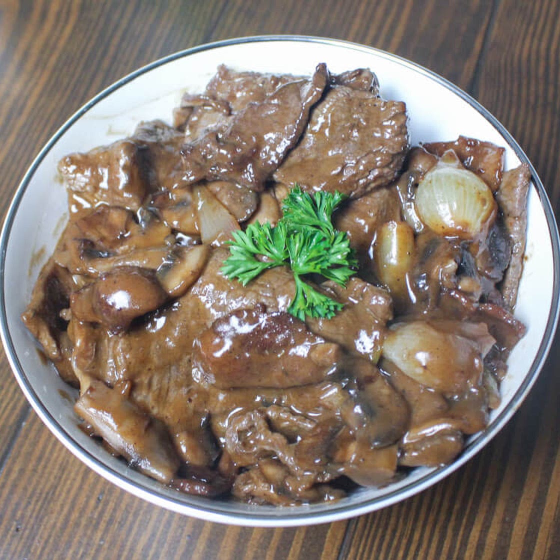 Gebakken kalfsoesters met champignons en room