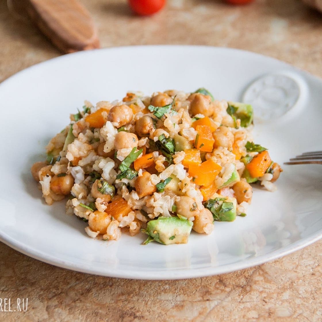 Warm brown rice & chickpeas salad 