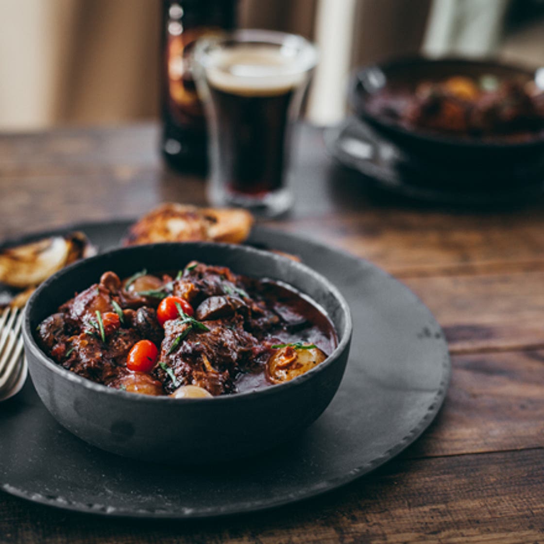 Porter oxtail potjie with braaied spuds - Yuppiechef Magazine