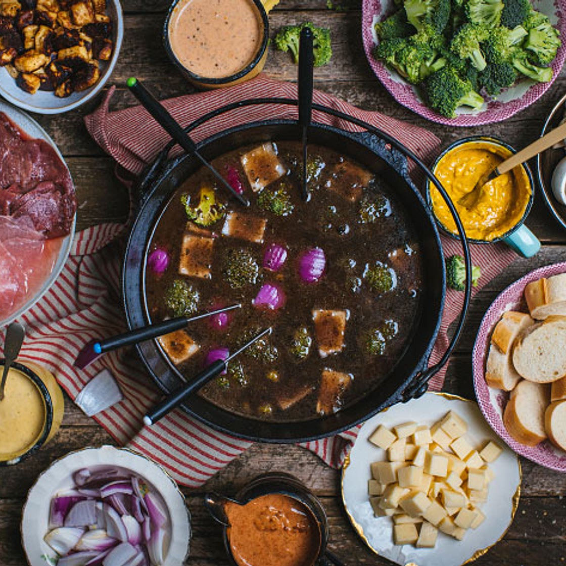 Bouillon pour fondue classique à la bière et au vin rouge