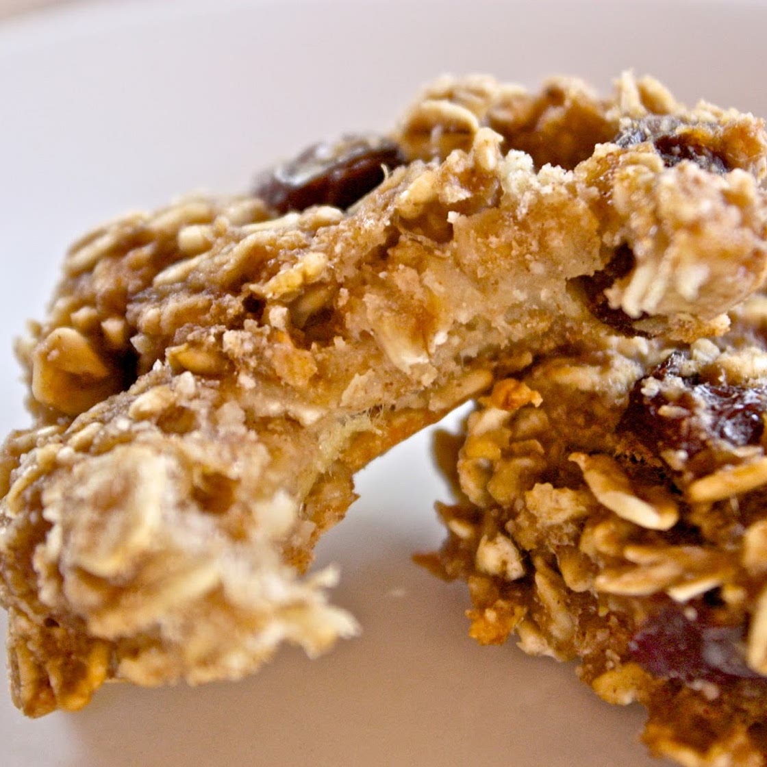 Super Simple Banana Oat Cookies. Vegan, Oil-free and Sugar-free!