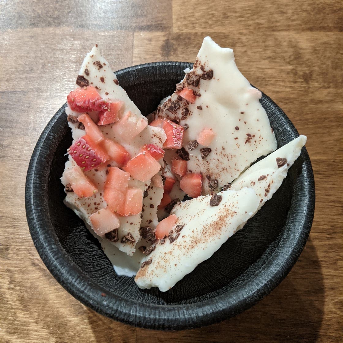 strawberry chocolate greek yogurt bark