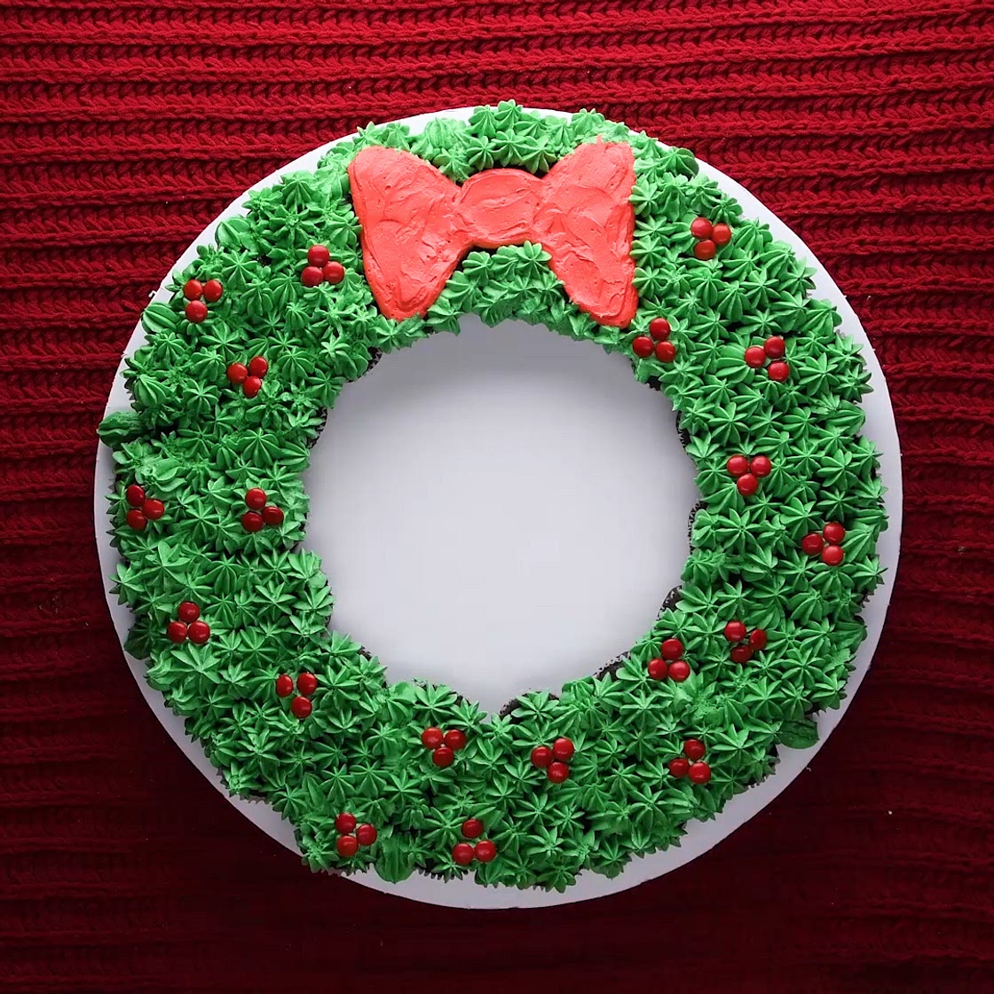Christmas Wreath Cupcake Cake
