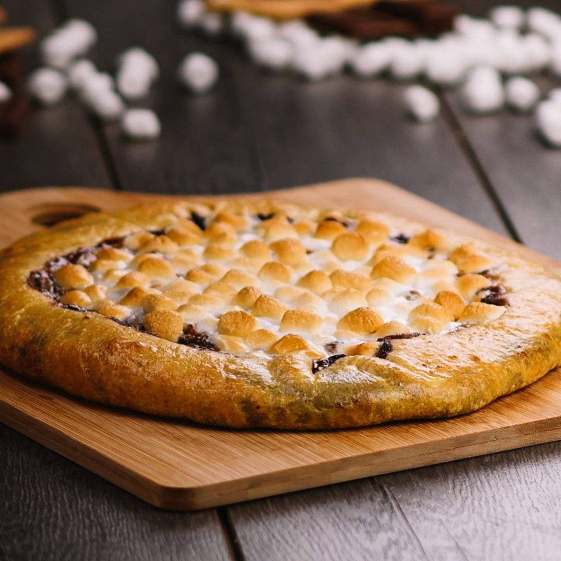 Stuffed Crust S’mores Pizza