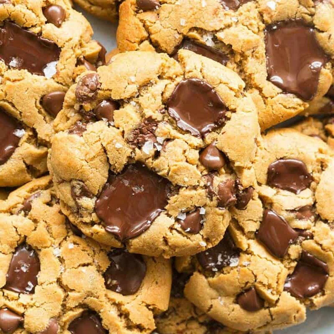 Peanut Butter Chocolate Chip Cookies (4 Ingredients!)