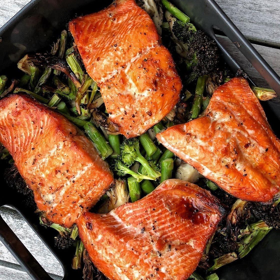 Air-fried salmon and veggies