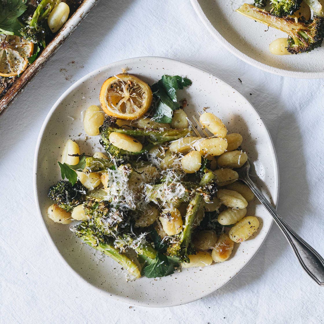 Gnocchi broccoli tray bake with lemon and cheese
