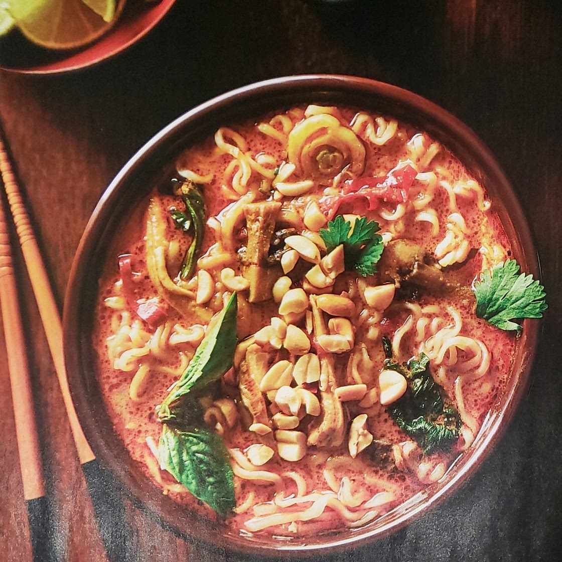 Spicy curry bowls with ramen noodels
