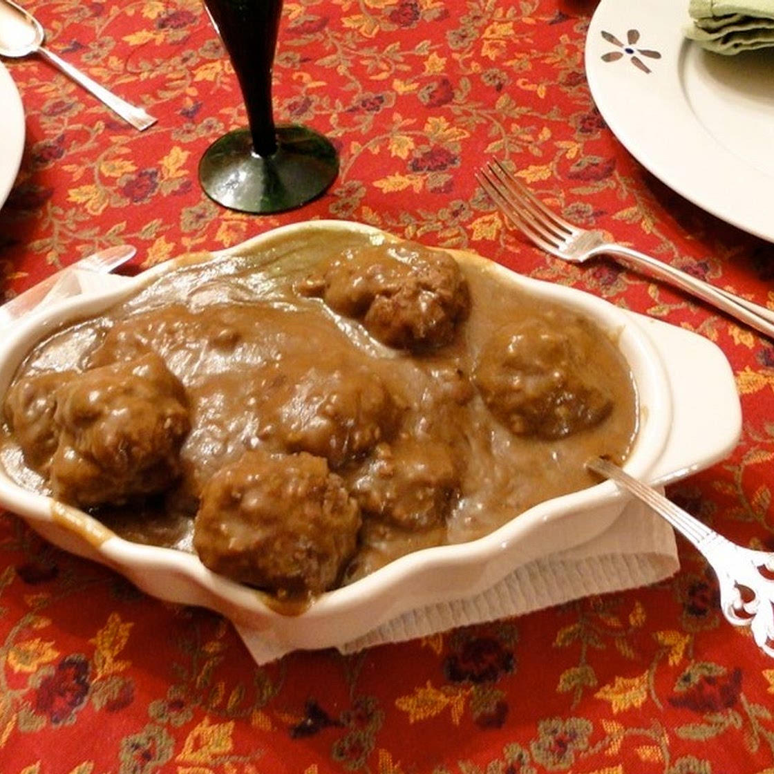 Mom's Norwegian Meatballs with Gravy (Kjøttkaker med brunsaus)