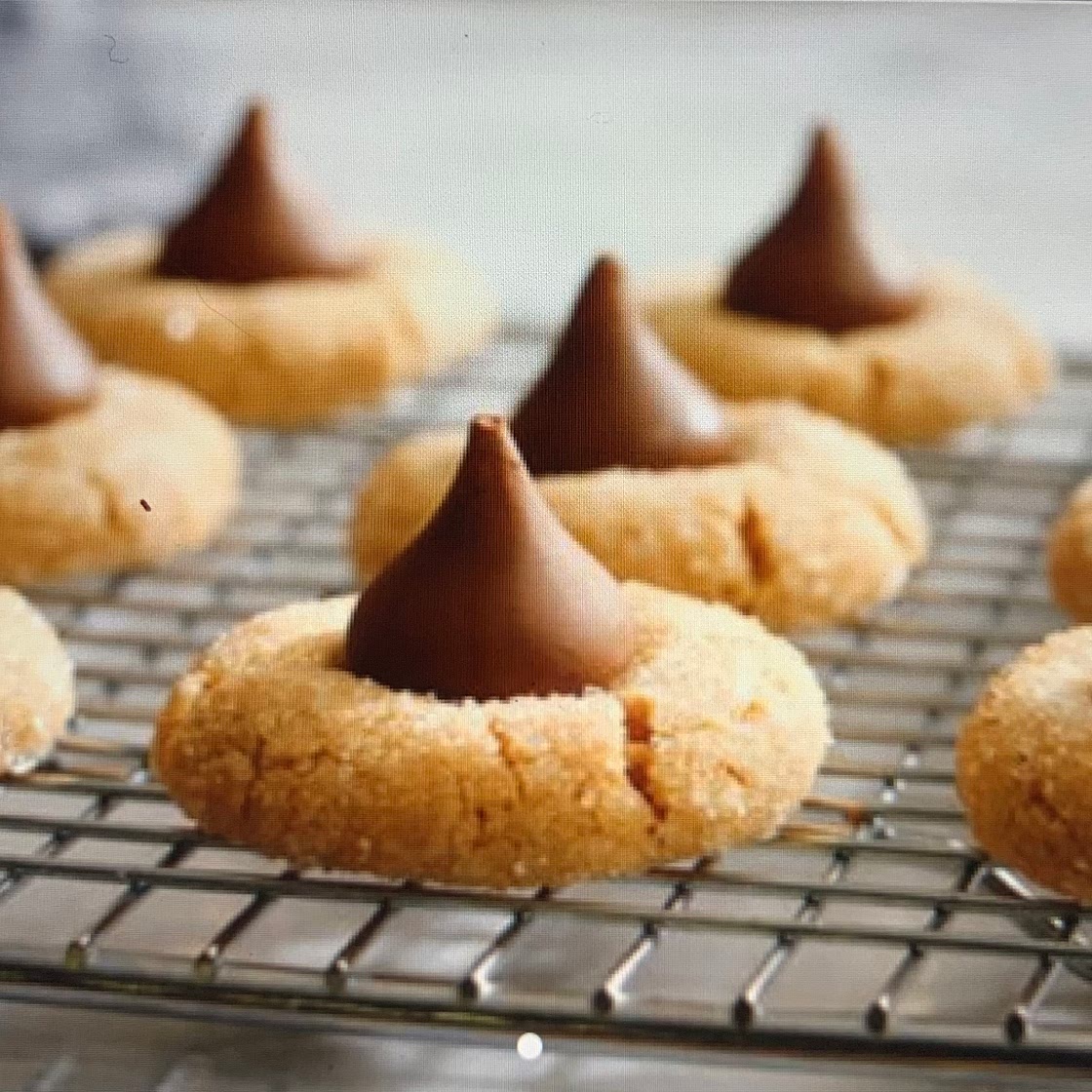 Peanut butter kiss cookies 